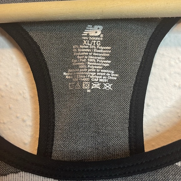 New Balance Camo Sports Bra Size XL with Removable Pads - Picture 3 of 4